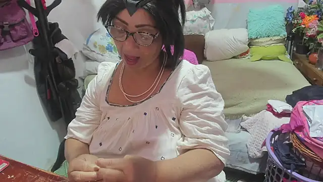 Mrs mommy  online show from April 25, 2026, 4:37 pm