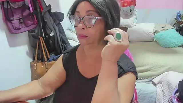 Mrs mommy  online show from April 28, 2026, 5:40 pm