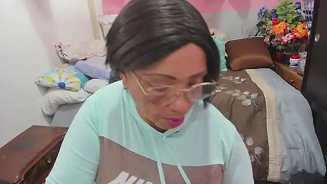 Mrs mommy  online show from June 19, 2026, 6:01 pm