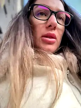 HotXMom online show from September 27, 2025, 3:55 am