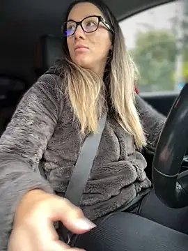 HotXMom online show from October 6, 2025, 5:49 am