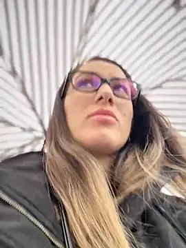 HotXMom online show from November 5, 2025, 6:46 am