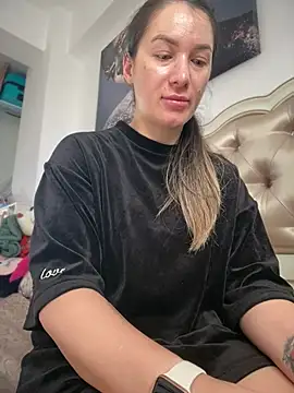 HotXMom online show from May 7, 2026, 5:46 am