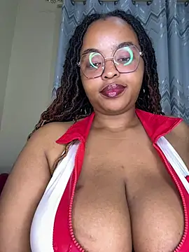 Linahlove online show from July 2, 2026, 9:32 pm