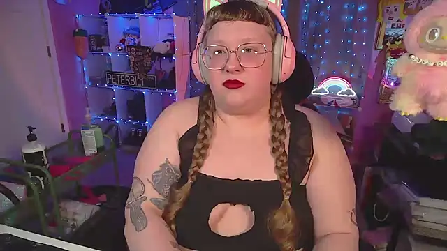 FatVeronica online show from March 15, 2026, 11:38 am