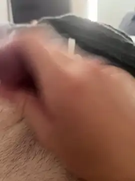 Snapshot of ad0813 chatting on October 4, 2025, 10:24 am ad0813 online show from October 4, 2025, 10:24 am