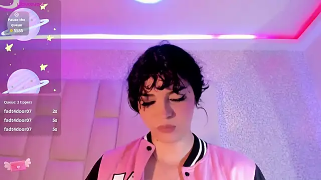 Summer walkerr online show from January 19, 2025, 6:43 pm