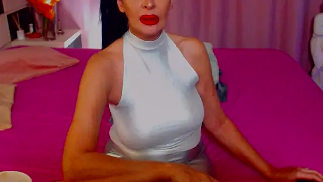 Snapshot of shannon4u chatting on February 1, 2025, 12:07 am shannon4u online show from February 1, 2025, 12:07 am