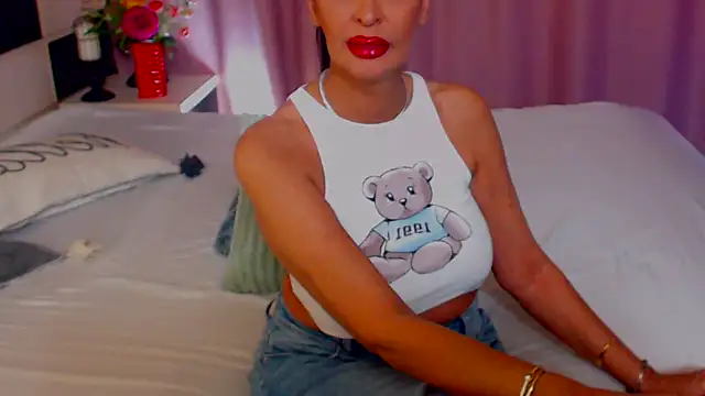 Snapshot of shannon4u chatting on March 15, 2025, 11:06 pm shannon4u online show from March 15, 2025, 11:06 pm