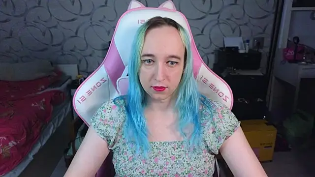 Snapshot of TheTrixy chatting on November 18, 2025, 7:35 am TheTrixy online show from November 18, 2025, 7:35 am