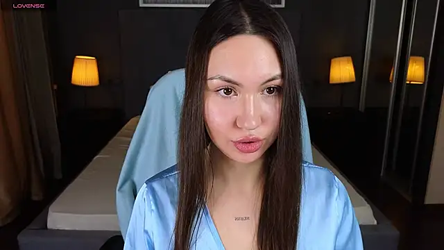 GIGI BENNET online show from February 17, 2025, 8:30 am