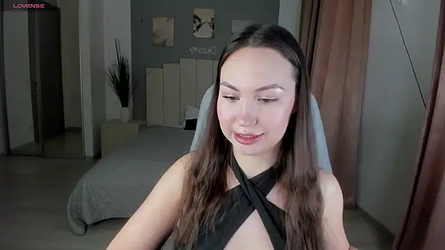 GIGI BENNET online show from March 21, 2025, 2:29 pm