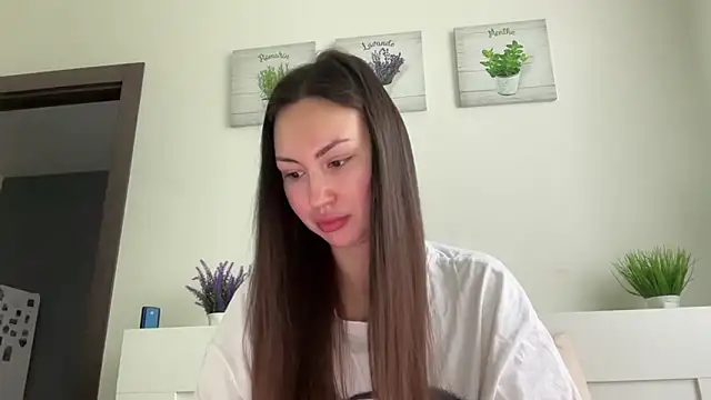 GIGI BENNET online show from October 2, 2025, 5:47 am