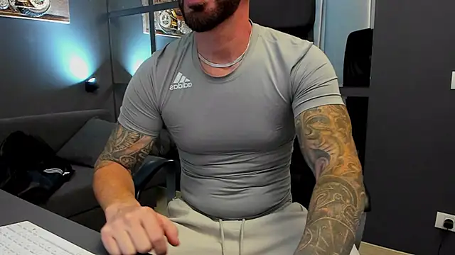 Snapshot of AronGrant chatting on September 20, 2025, 8:48 am AronGrant online show from September 20, 2025, 8:48 am