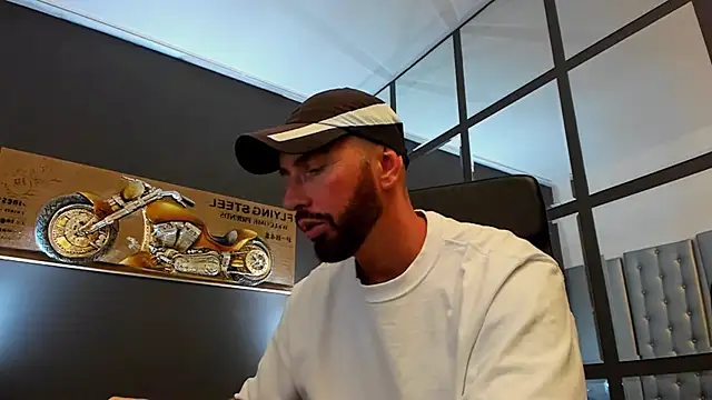 Snapshot of AronGrant chatting on September 23, 2025, 10:40 am AronGrant online show from September 23, 2025, 10:40 am