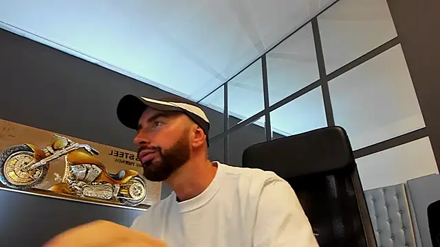 Snapshot of AronGrant chatting on September 24, 2025, 9:23 am AronGrant online show from September 24, 2025, 9:23 am