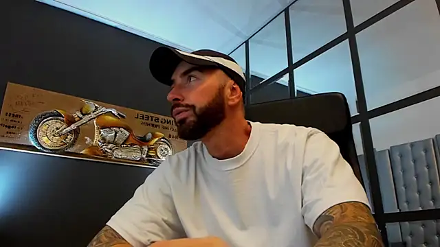 Snapshot of AronGrant chatting on September 25, 2025, 7:56 am AronGrant online show from September 25, 2025, 7:56 am