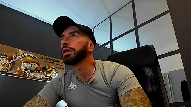 Snapshot of AronGrant chatting on September 28, 2025, 9:03 am AronGrant online show from September 28, 2025, 9:03 am