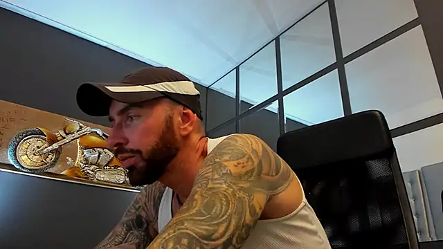 Snapshot of AronGrant chatting on September 29, 2025, 7:35 am AronGrant online show from September 29, 2025, 7:35 am