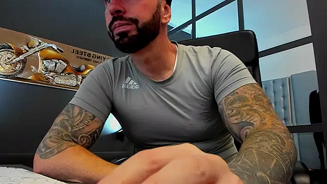 Snapshot of AronGrant chatting on September 30, 2025, 9:58 am AronGrant online show from September 30, 2025, 9:58 am