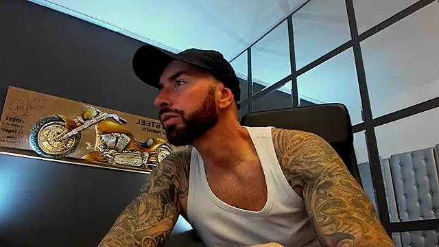 Snapshot of AronGrant chatting on October 8, 2025, 9:07 am AronGrant online show from October 8, 2025, 9:07 am