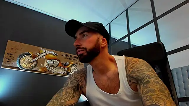 Snapshot of AronGrant chatting on October 17, 2025, 10:07 am AronGrant online show from October 17, 2025, 10:07 am