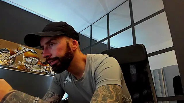 Snapshot of AronGrant chatting on February 25, 2026, 10:03 am AronGrant online show from February 25, 2026, 10:03 am