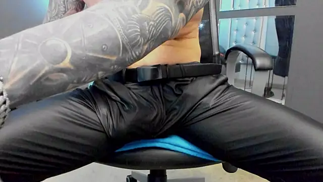 Snapshot of AronGrant chatting on March 8, 2026, 9:24 am AronGrant online show from March 8, 2026, 9:24 am