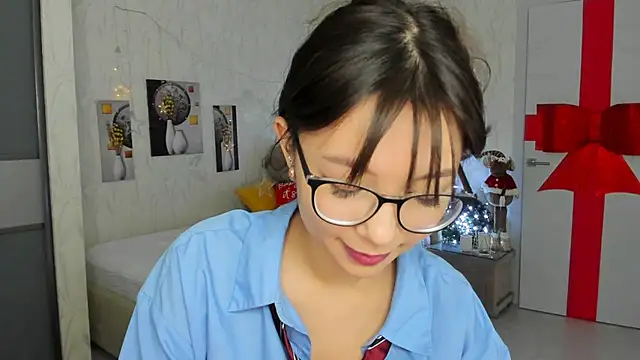 AgnieszkaBanana online show from December 12, 2024, 2:04 am