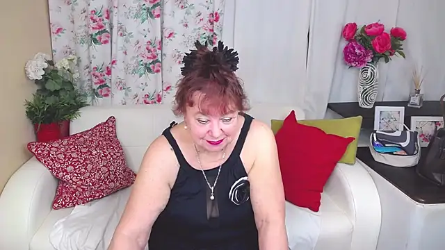 YourHotGranny online show from December 12, 2024, 12:22 pm