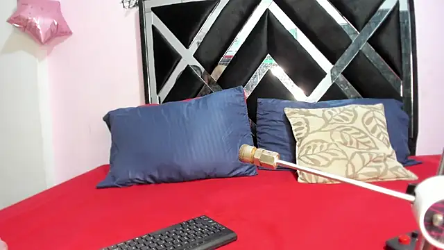 GabyyJones online show from July 8, 2026, 1:43 am