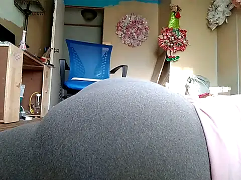 Snapshot of missthickness35_Pika chatting on September 18, 2025, 1:24 pm missthickness35 Pika online show from September 18, 2025, 1:24 pm