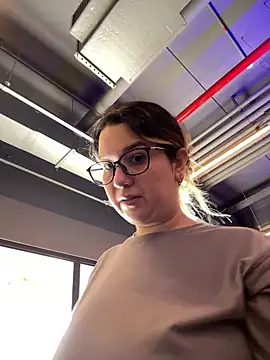 amooraaamoon online show from September 12, 2025, 11:10 am