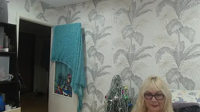 Snapshot of CamDiva113 chatting on January 2, 2025, 12:13 pm CamDiva113 online show from January 2, 2025, 12:13 pm