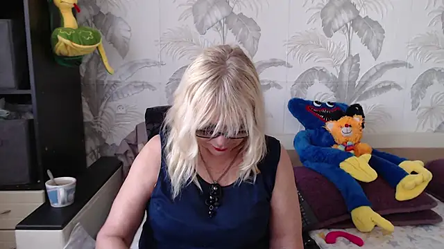 Snapshot of CamDiva113 chatting on March 20, 2025, 12:00 pm CamDiva113 online show from March 20, 2025, 12:00 pm