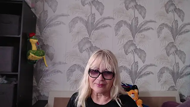 Snapshot of CamDiva113 chatting on March 21, 2025, 1:01 pm CamDiva113 online show from March 21, 2025, 1:01 pm