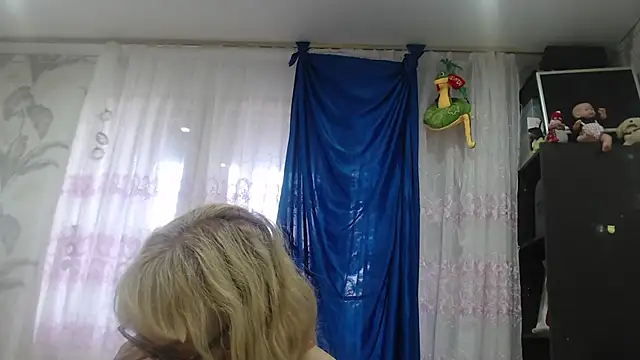 Snapshot of CamDiva113 chatting on September 27, 2025, 12:10 pm CamDiva113 online show from September 27, 2025, 12:10 pm