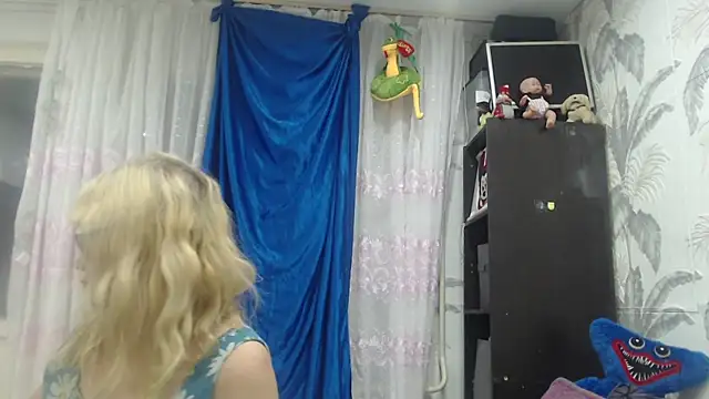 Snapshot of CamDiva113 chatting on October 4, 2025, 2:20 am CamDiva113 online show from October 4, 2025, 2:20 am