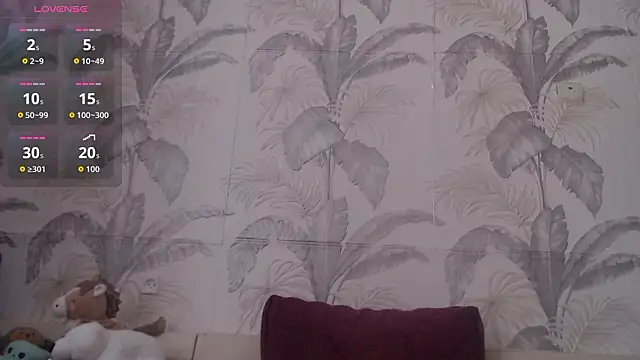 CamDiva113 online show from February 14, 2026, 10:12 am