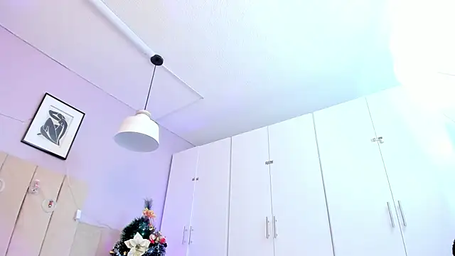 Snapshot of April_bowie chatting on December 28, 2024, 12:35 pm April bowie online show from December 28, 2024, 12:35 pm