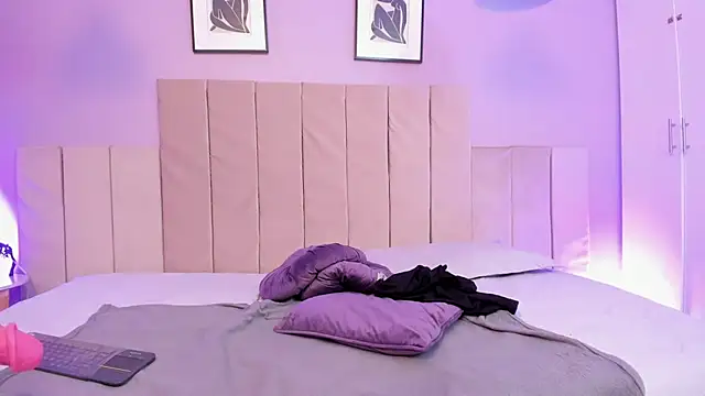 Snapshot of April_bowie chatting on February 24, 2025, 6:26 pm April bowie online show from February 24, 2025, 6:26 pm