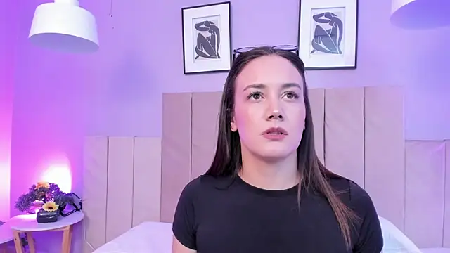 Snapshot of April_bowie chatting on February 28, 2025, 3:04 pm April bowie online show from February 28, 2025, 3:04 pm