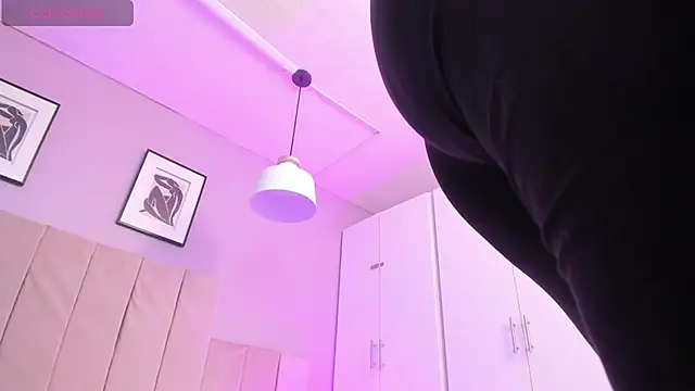 Snapshot of April_bowie chatting on March 7, 2025, 11:51 am April bowie online show from March 7, 2025, 11:51 am