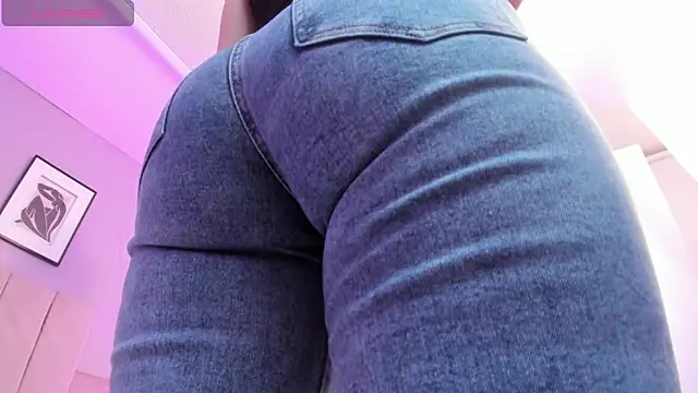 Snapshot of April_bowie chatting on March 8, 2025, 11:48 am April bowie online show from March 8, 2025, 11:48 am