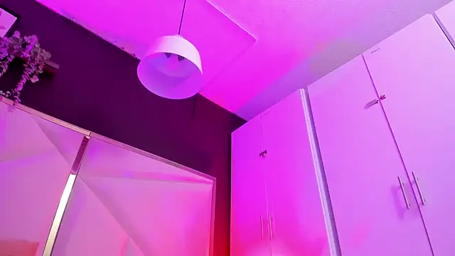 Snapshot of April_bowie chatting on September 16, 2025, 12:06 pm April bowie online show from September 16, 2025, 12:06 pm