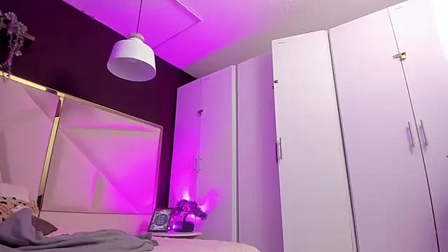 Snapshot of April_bowie chatting on September 30, 2025, 12:21 pm April bowie online show from September 30, 2025, 12:21 pm