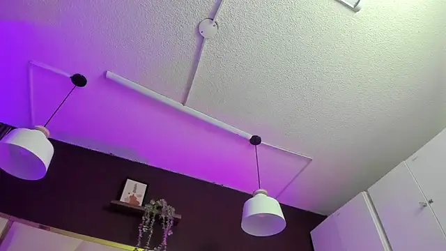 Snapshot of April_bowie chatting on October 17, 2025, 11:02 am April bowie online show from October 17, 2025, 11:02 am