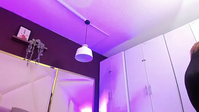 Snapshot of April_bowie chatting on October 22, 2025, 11:10 am April bowie online show from October 22, 2025, 11:10 am