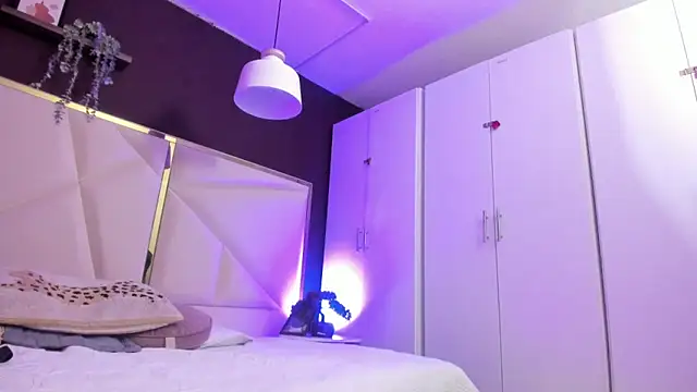 Snapshot of April_bowie chatting on October 28, 2025, 11:14 am April bowie online show from October 28, 2025, 11:14 am