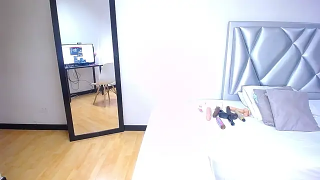 exotic karmella online show from December 11, 2024, 8:39 pm